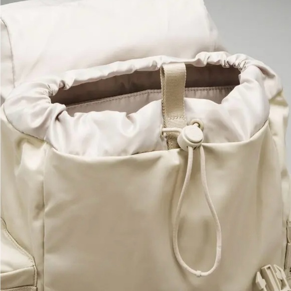 Lululemon Wunderlust Backpack mini 14L, Raw Linen - Picture 9 of 10